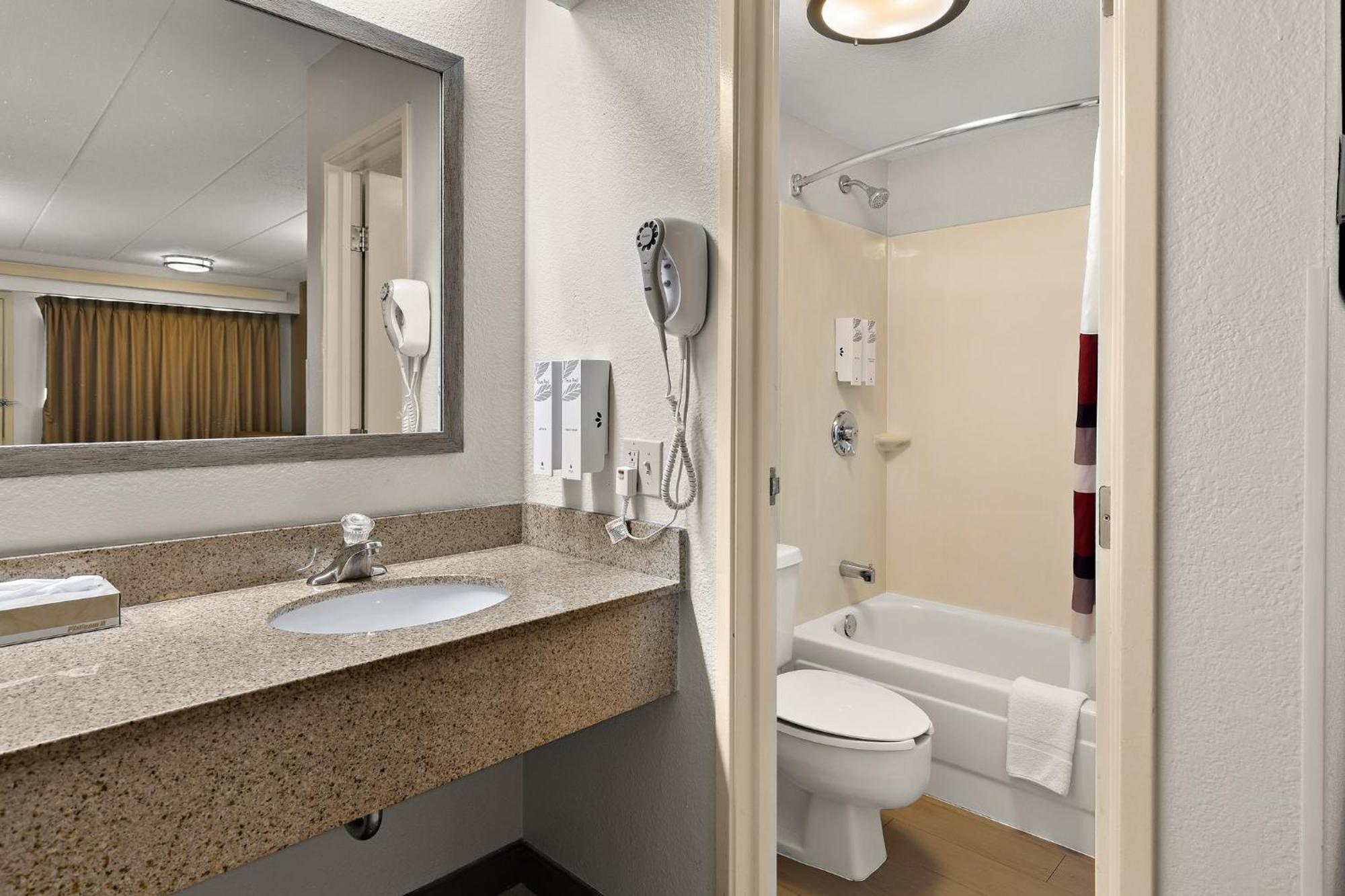 Red Roof Inn Cleveland - Westlake Ngoại thất bức ảnh